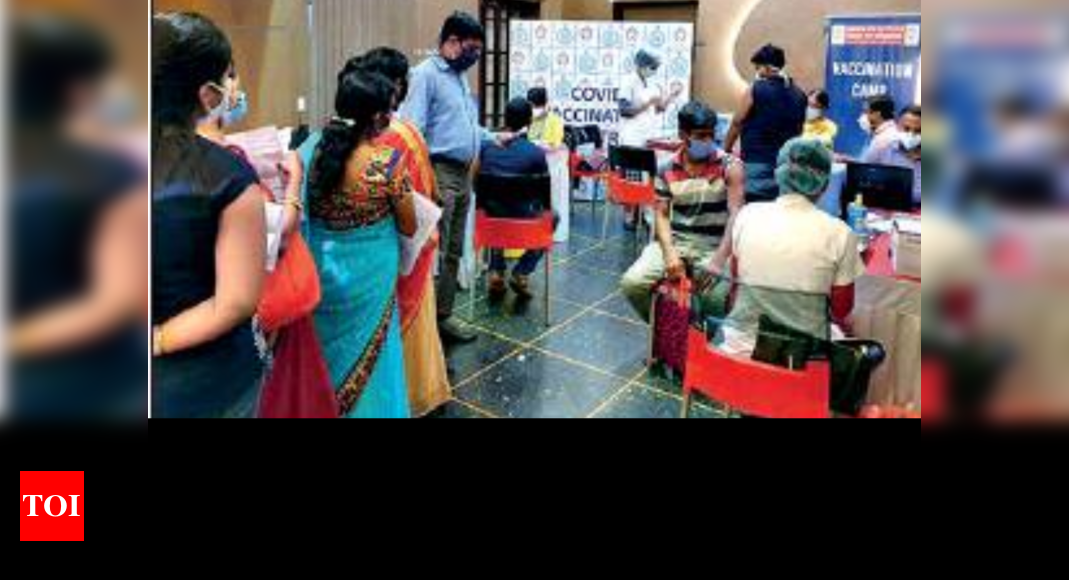 Durga Puja forum vaccinates 550 members in Kol