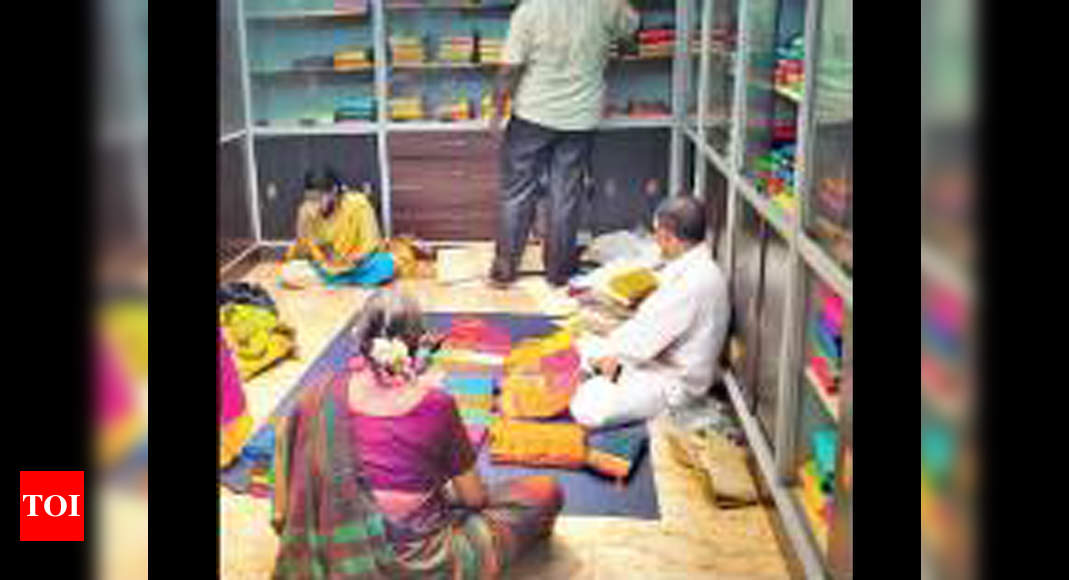 Kanchi textile shops fined for letting in shoppers secretly