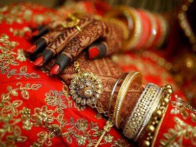 Bride calls of wedding as groom fails to read newspaper without glasses