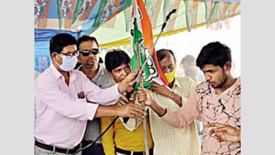 West Bengal: BJP supporters ‘sanitized’ before Trinamool induction in Birbhum