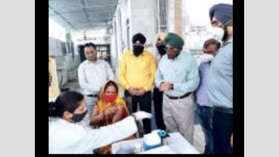 Lucknow: Free vaccination camp begins at Sadar Gurdwara