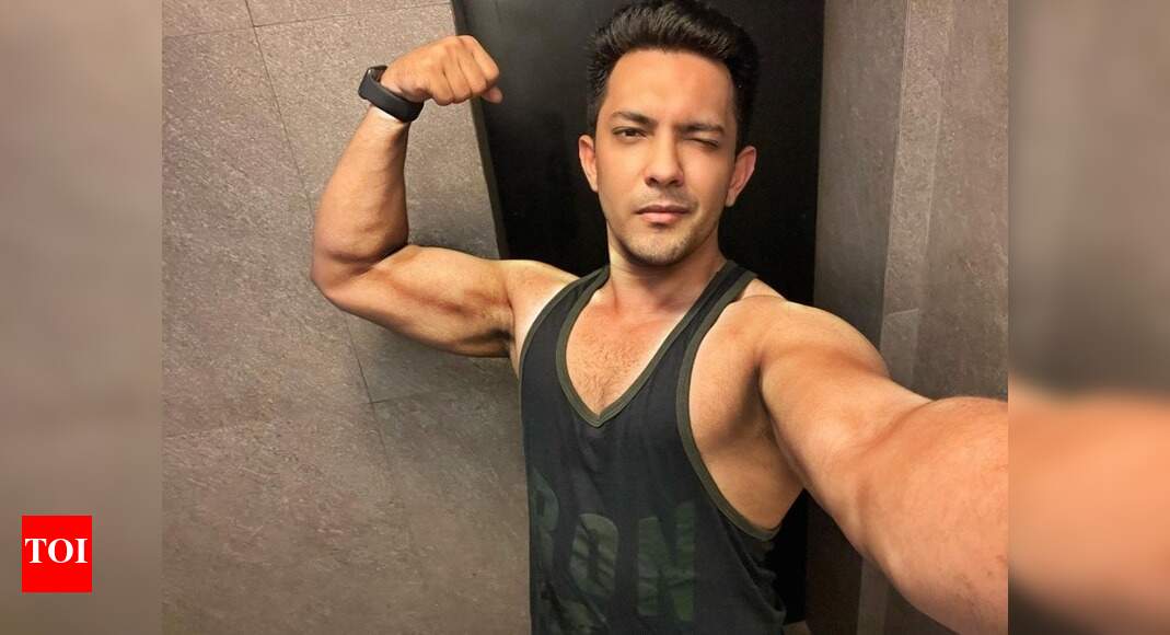 Aditya Narayan shares Saturday weight training regime - Times of India