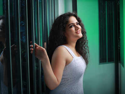 Angelina Lysen plays a goon's wife in Kannan Thamarakkulam's 'Udumbu' |  Malayalam Movie News - Times of India