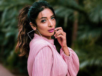 Marathi actress Heena Panchal arrested after police raid rave party in Nashik