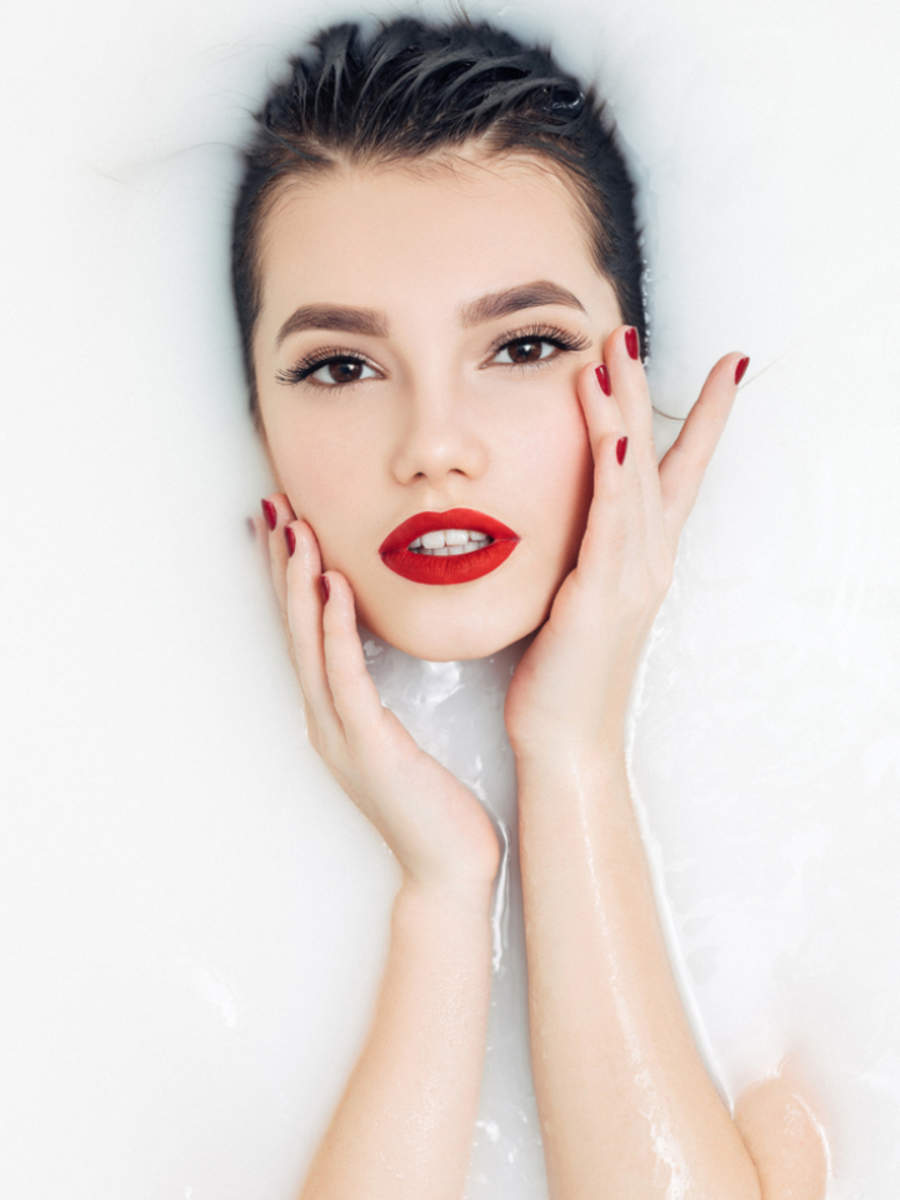 Milk Bath For Skin How To Make A Milk Bath To Pamper Your Skin Times Of India