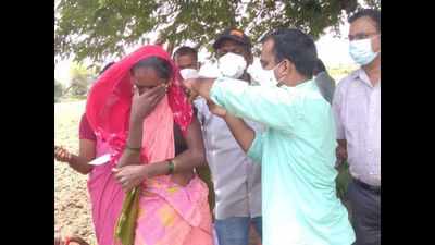 Karnataka: In Yadgir, officials jab people in farms, PDS shops