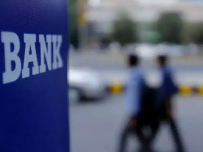 A 40- year-old woman has been arrested for allegedly attempting to rob a bank in the Meghalaya state capital after being cooped up in the building for three days, a senior police officer said.