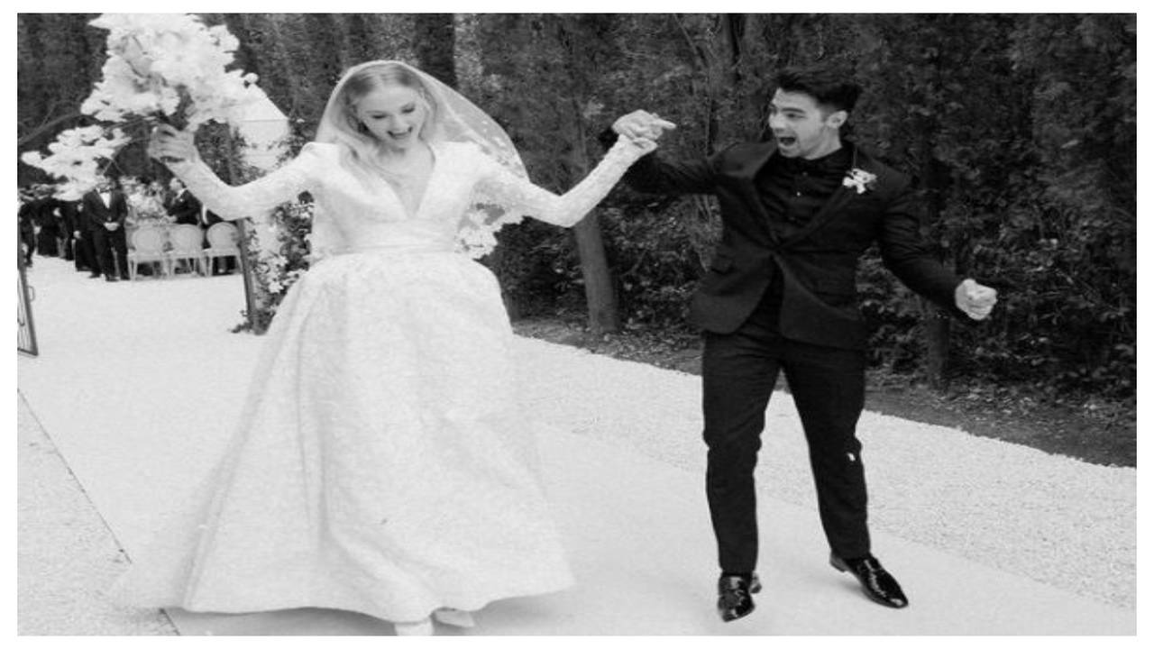 Sophie turner joe jonas best sale wedding dress