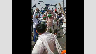 Scuffle between BJP workers, farm law protestors at Ghazipur