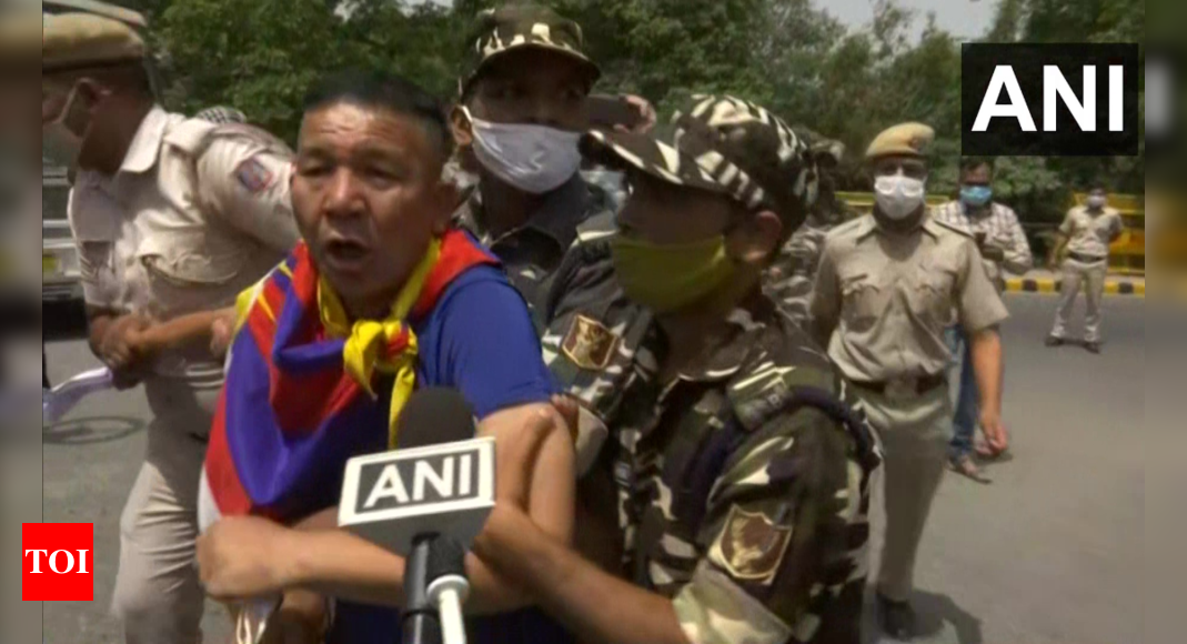 Faceoff: Netizens outraged as Delhi Police detains 'Free Tibet' protesters