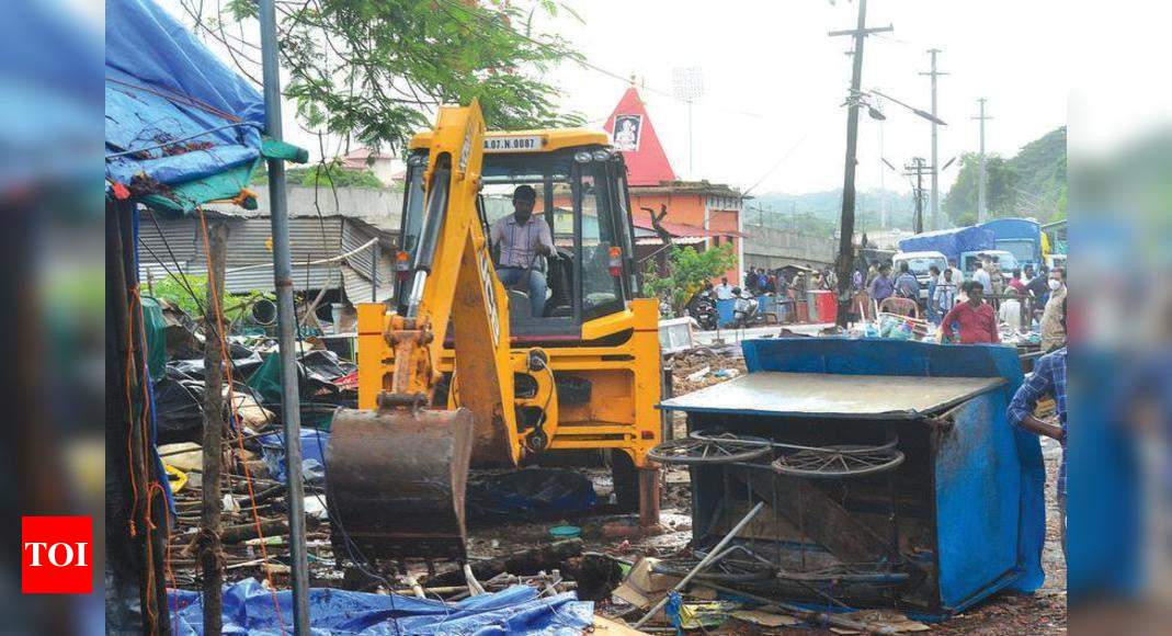 Illegal kiosks outside Goa Medical College razed, some vendors to be rehabilitated