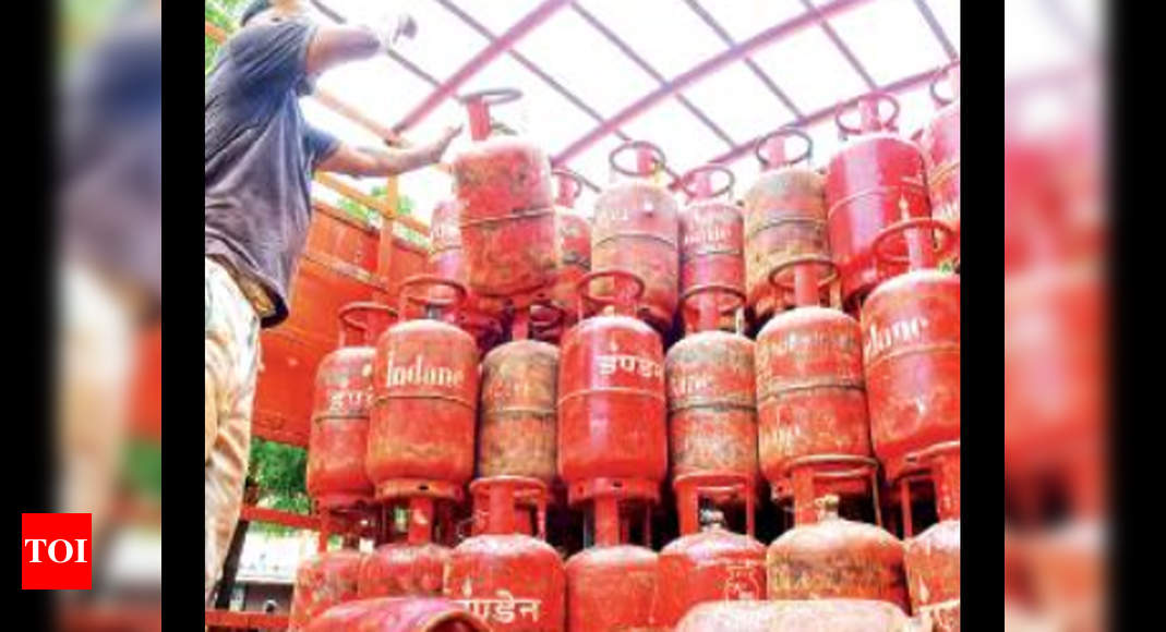 Hyd: Cooking gas prices hiked, cylinder now costs Rs 887