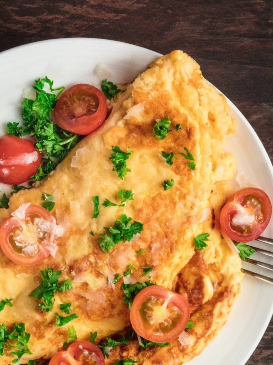 Microwave ham and tomato omelette