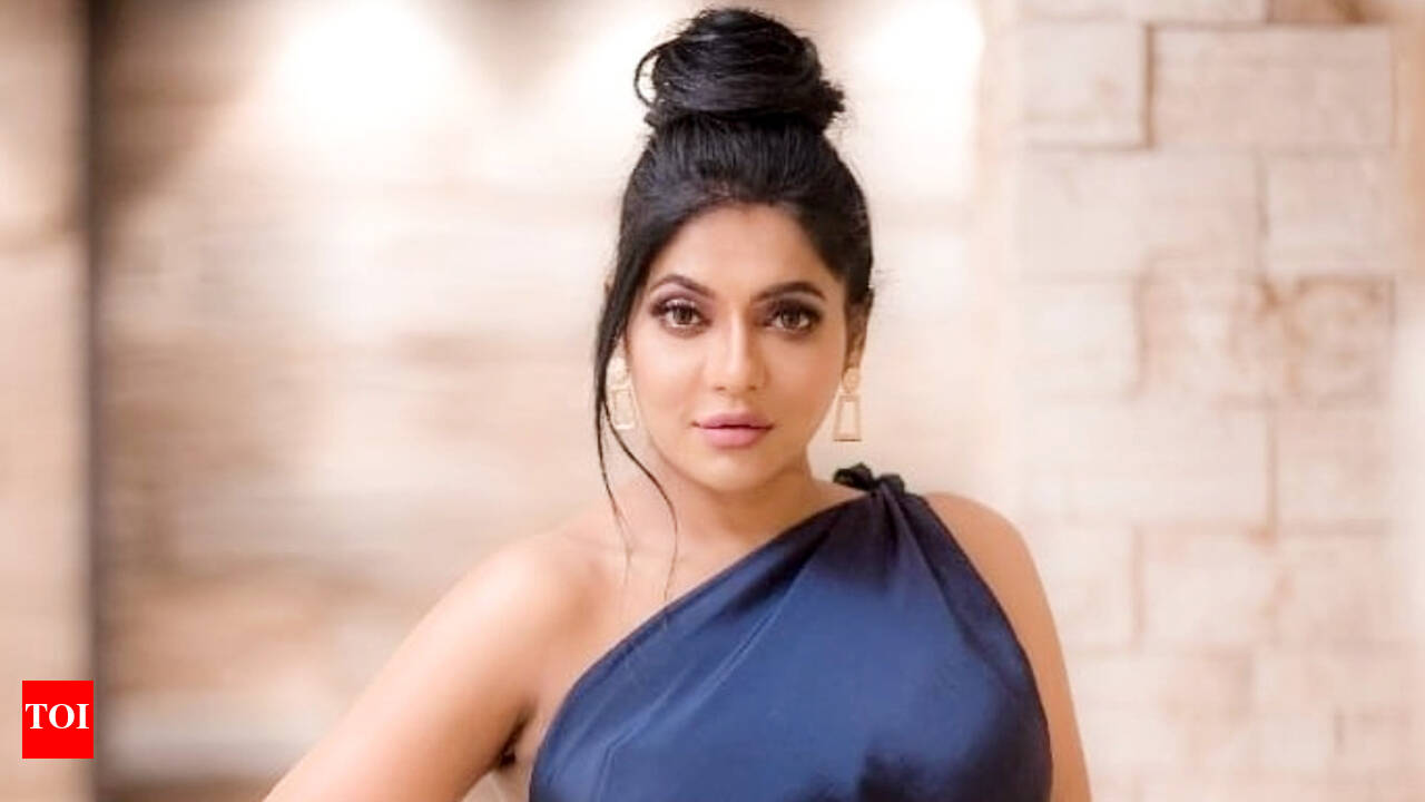 Reshma Paspupuleti enjoys a reunion with besties Sandhya Jagarlamudi,  Swetha and Krithika Annamalai; see pics - Times of India