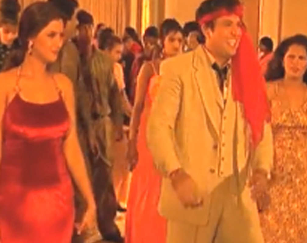 
Flashback video! Shooting of Govinda and Kader Khan starrer 'Anari No. 1'
