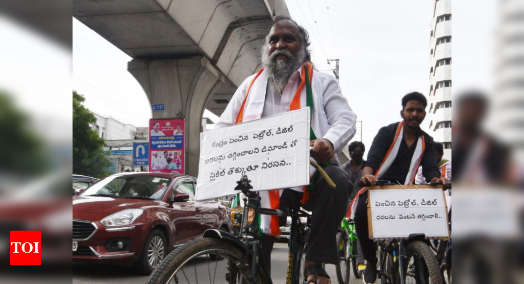 Jagga reddy cycles to protest fuel price hike