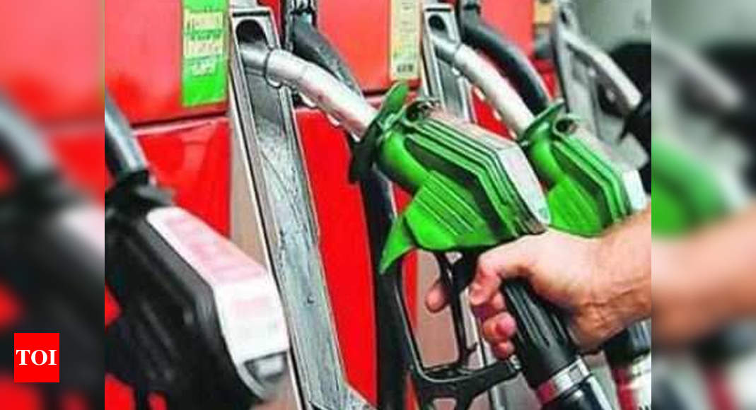 Petrol price crosses Rs 100 in Darj, @Rs 99.04 in Kolkata