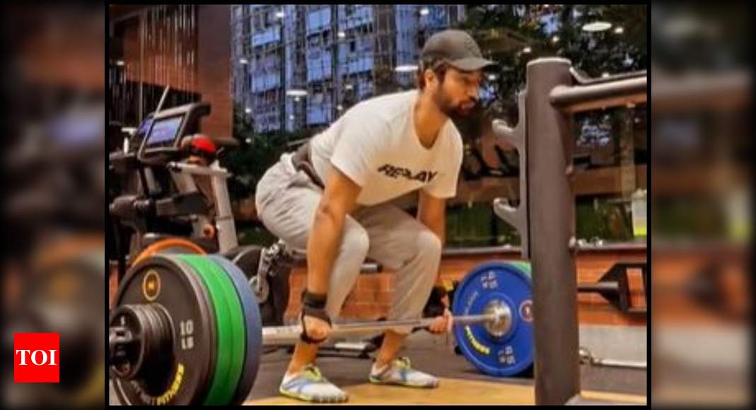 Watch: Vicky Kaushal aces a deadlift