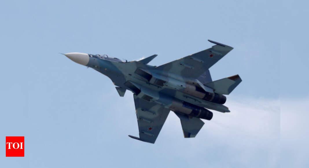 Russian fighter jets practice bombing enemy ships in Black Sea drills