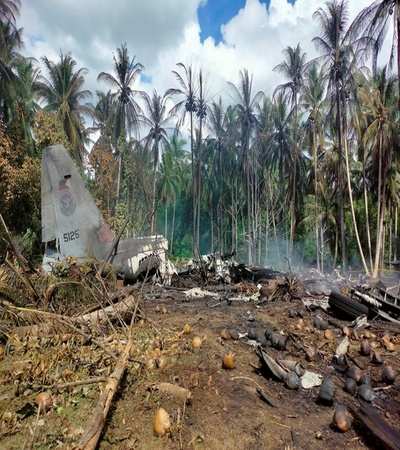 Philippines Plane Crash: Philippine Military Plane Crashes, 17 Dead, 40 ...