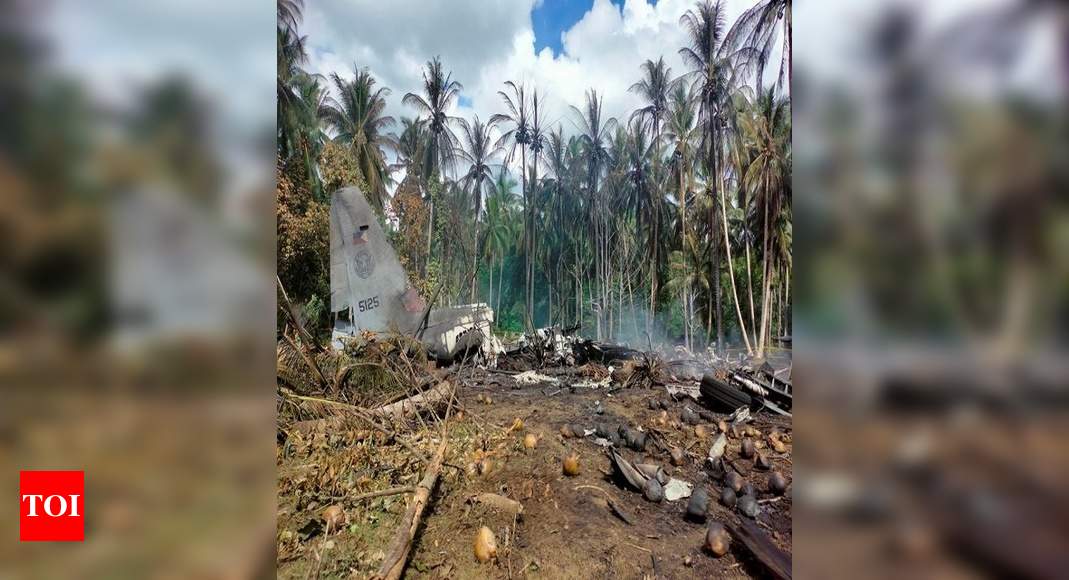 Philippine military plane crashes, 29 dead, 50 rescued