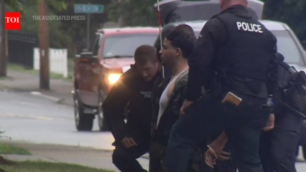11 arrested after hours long armed standoff on I-95