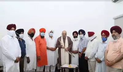 Sikh delegation from Valley meets Amit Shah