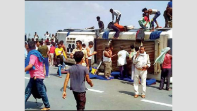 One killed, six injured as bus flips on Agra-Lucknow Expressway in Kannauj