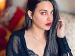 Bigg Boss fame Himanshi Khurana shells out style goals in these breathtaking pictures