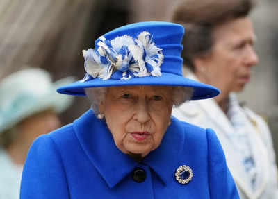 Queen Elizabeth honours Britain's health service for pandemic work