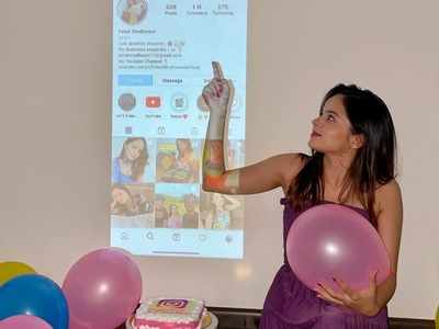 Taarak Mehta's Palak Sindhwani celebrates as she crosses one million followers on Instagram; director Malav Rajda jokes 'I'd prefer one million in my bank account'