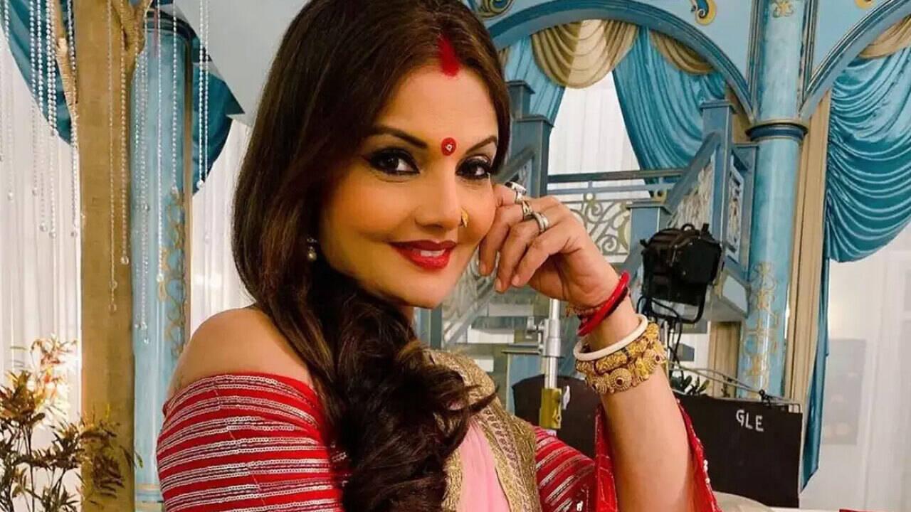 Deepshikha Nagpal: 'Divorce is not a good thing in anyone's life, it tears  you apart' | TV - Times of India Videos