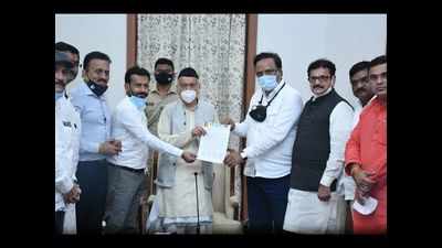 Maha: 12 suspended MLAs of BJP meet Governor Bhagat Singh Koshyari seeking his intervention