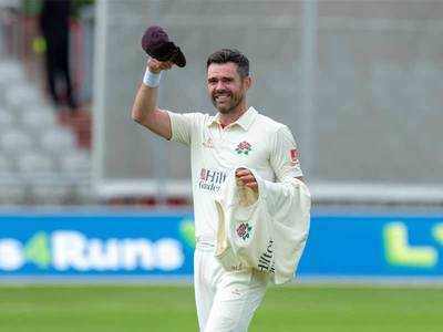 Anderson reaches 1,000 first-class wickets with haul for Lancashire