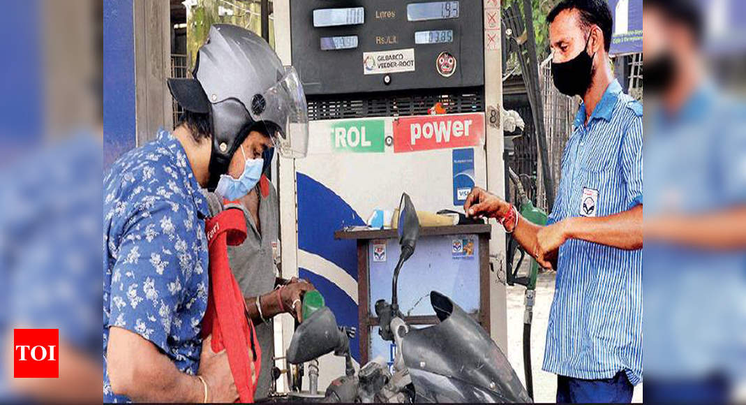 Petrol makes Rs 100 debut in Kol, 19 of Bengal’s 23 dists