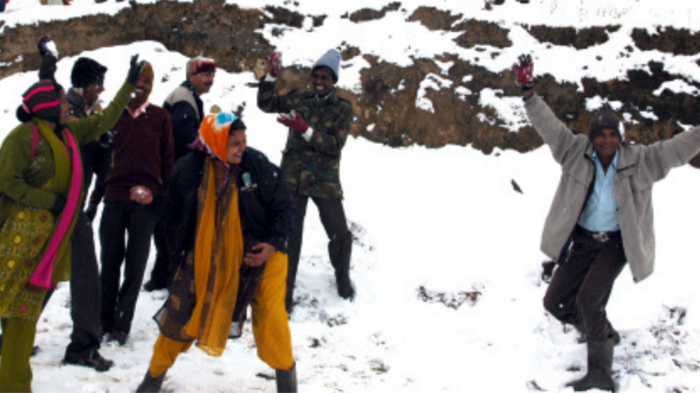 Tourists in hill stations flout Covid norms