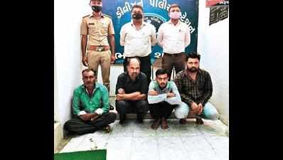 Garments trader looking for cheap dollars conned in Bharuch, four arrested