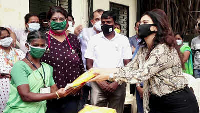 Watch: Kajol distributes raincoats to BMC employees