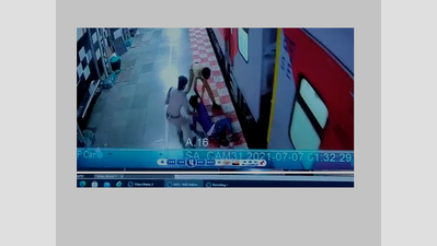 Two woman cops save life of passenger trapped between train and ...