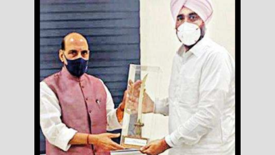 Punjab finance minister Manpreet Singh Badal meets Rajnath Singh for 2 schools