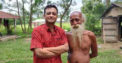 Deb Chowdhury, along with members of his band, Sahajiya, comes forward to help bauls in Birbhum and Burdwan
