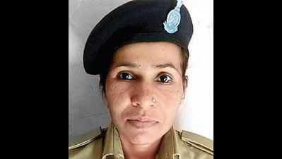 Woman cop dies as dumper crashes into rickshaw