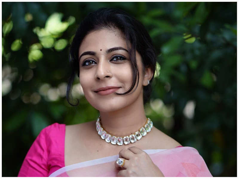 Leona Lishoy turns entrepreneur; launches her clothing line | Malayalam  Movie News - Times of India