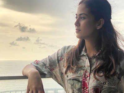 Mira Rajput shares a glimpse of the city as she poses in the balcony of her new Worli home