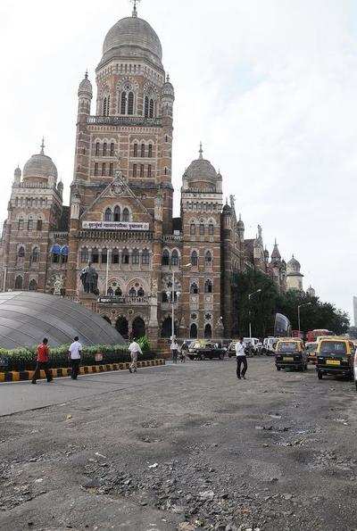 BMC to probe into firms of 2 staffers' wives | Mumbai News - Times of India