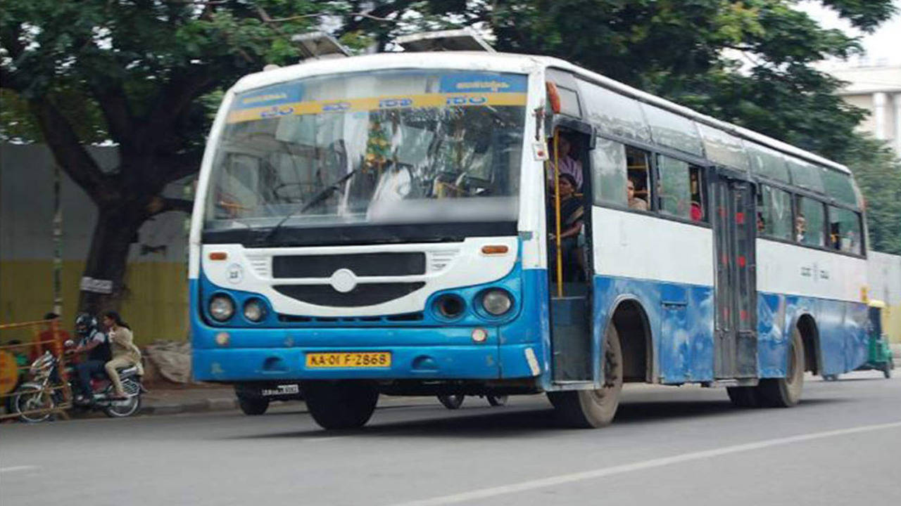 Thief pretends to puke on BMTC bus passenger, aides steal Rs 50k | Bengaluru  News - 