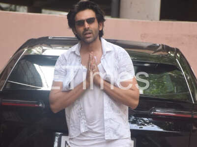 Kartik signs autographs, poses with fans