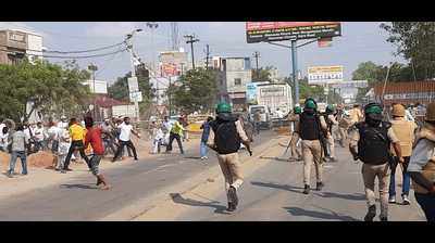UP: Police resort to force to disperse agitating Samajwadi Party workers in Hathras