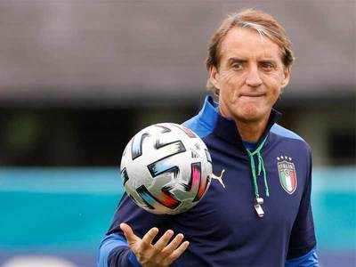 Italy's entertainers want to win Euro 2020 in style, says Mancini