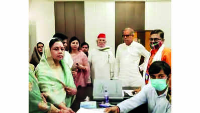 Uttar Pradesh: Mulayam Singh Yadav ‘bahu’, Lalu Prasad Yadav’s ‘samdhan’ win unopposed